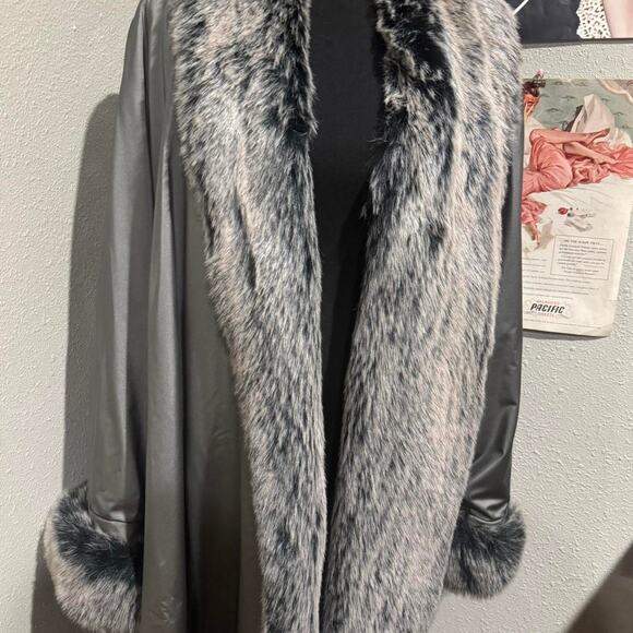 Silvery grey faux fur trim and cuff trench coat - Picture 2 of 5